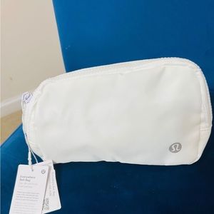 NWT Lululemon everywhere belt bag white 1L